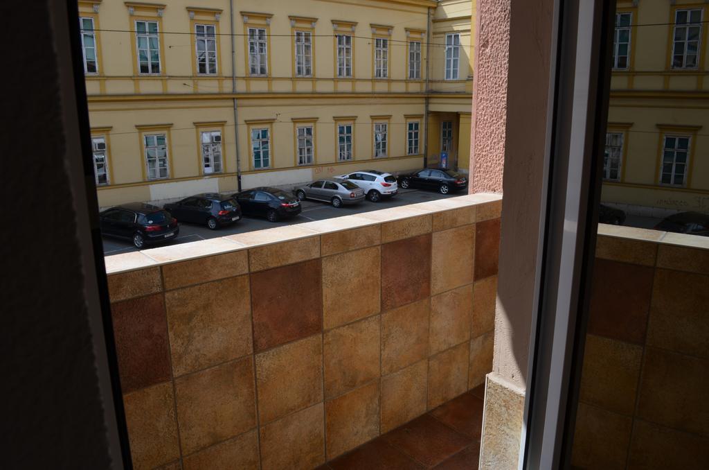 Apartment Downtown Osijek Room photo